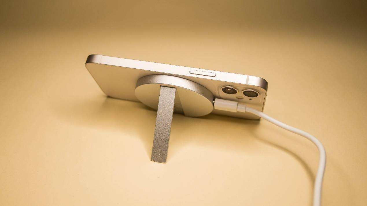 1.Magsafe新选择-ESR亿色磁吸无线充