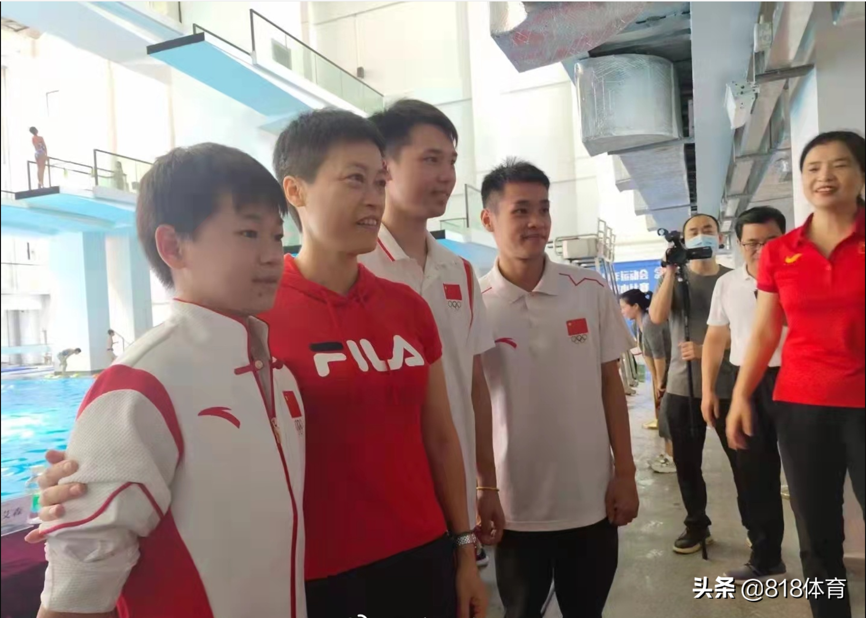 感恩!全红婵陈艾森回广州体校看望恩师,她耕耘30年造3大奥运冠军