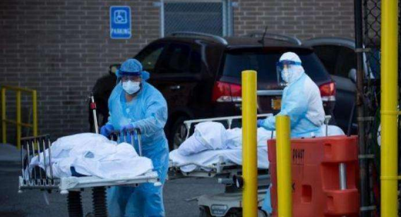 特朗普吃瘪了，记者会发生激烈交锋，甩锅中国