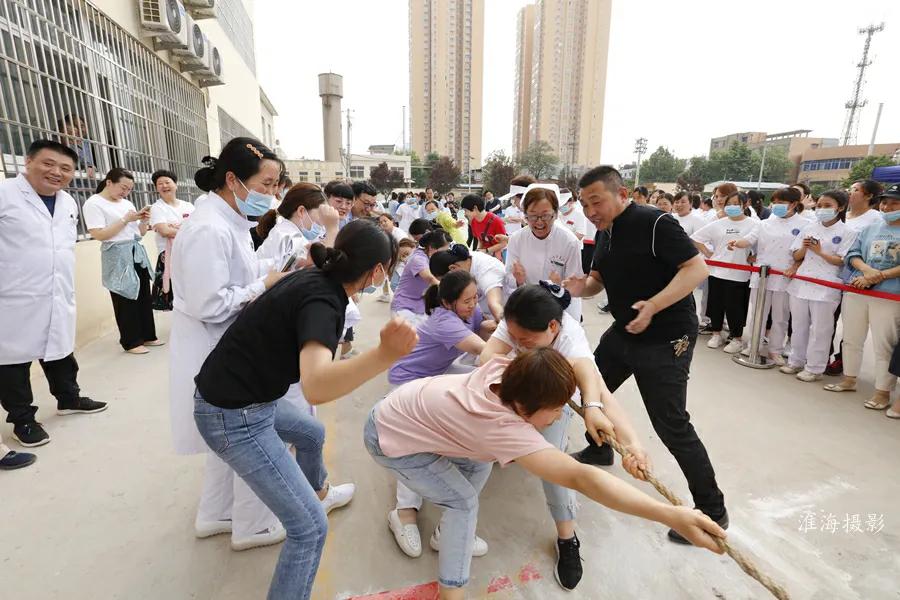 三原县医院庆祝“5.12”国际护士节拔河比赛