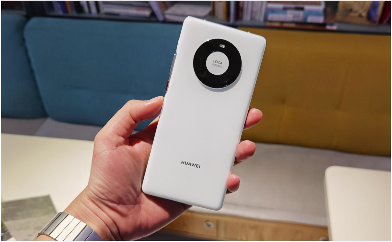 华为再次上架“新机”，反被“花粉”吐槽，有这钱不买苹果？