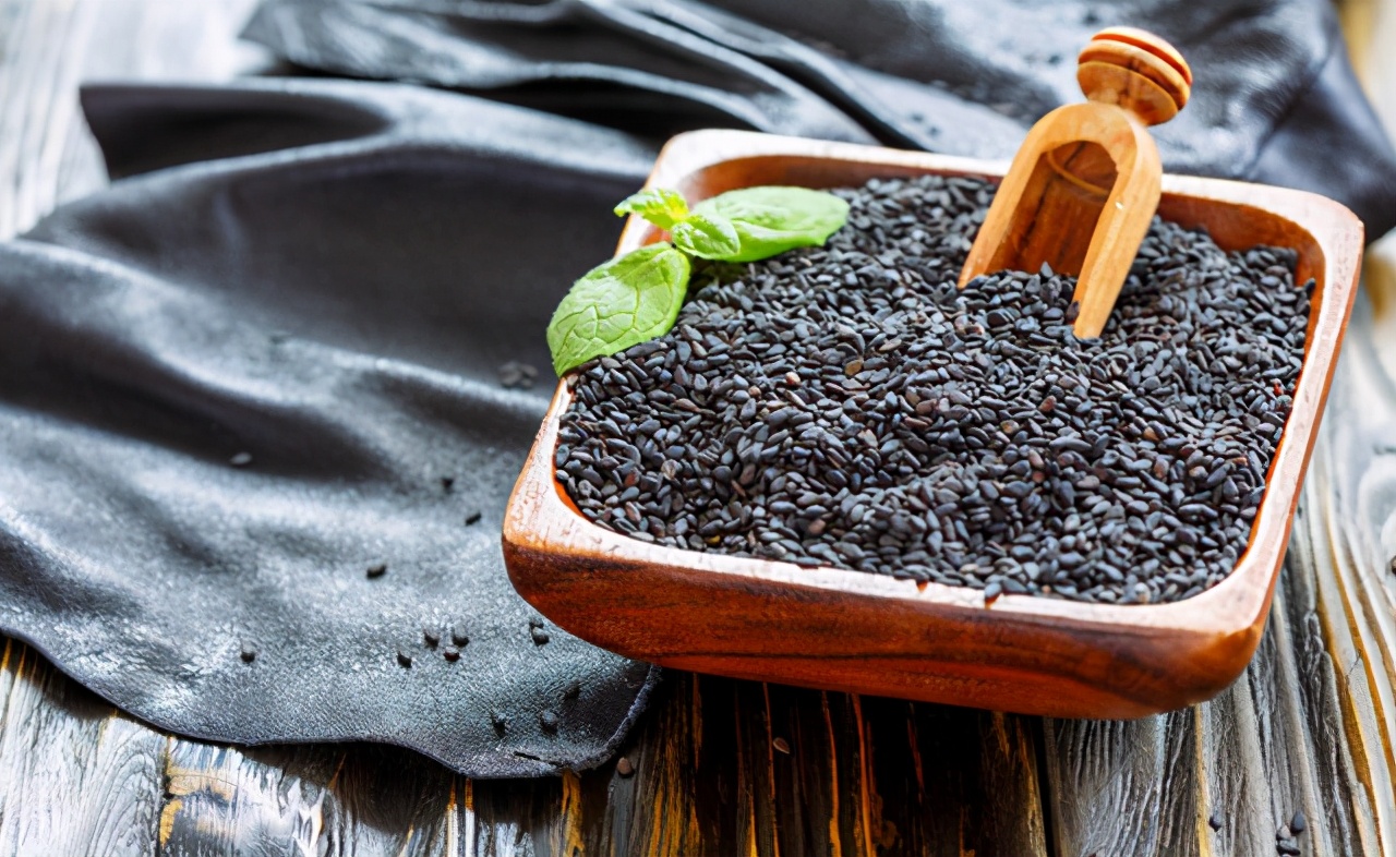 Eat black to replenish black?Parents gave their children black sesame