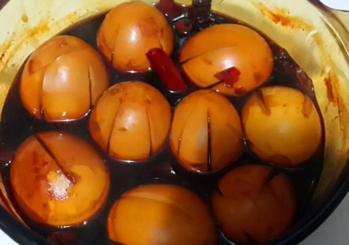 滷蛋在家做，教您詳細做法，雞蛋又香又入味，比早餐店賣得好吃