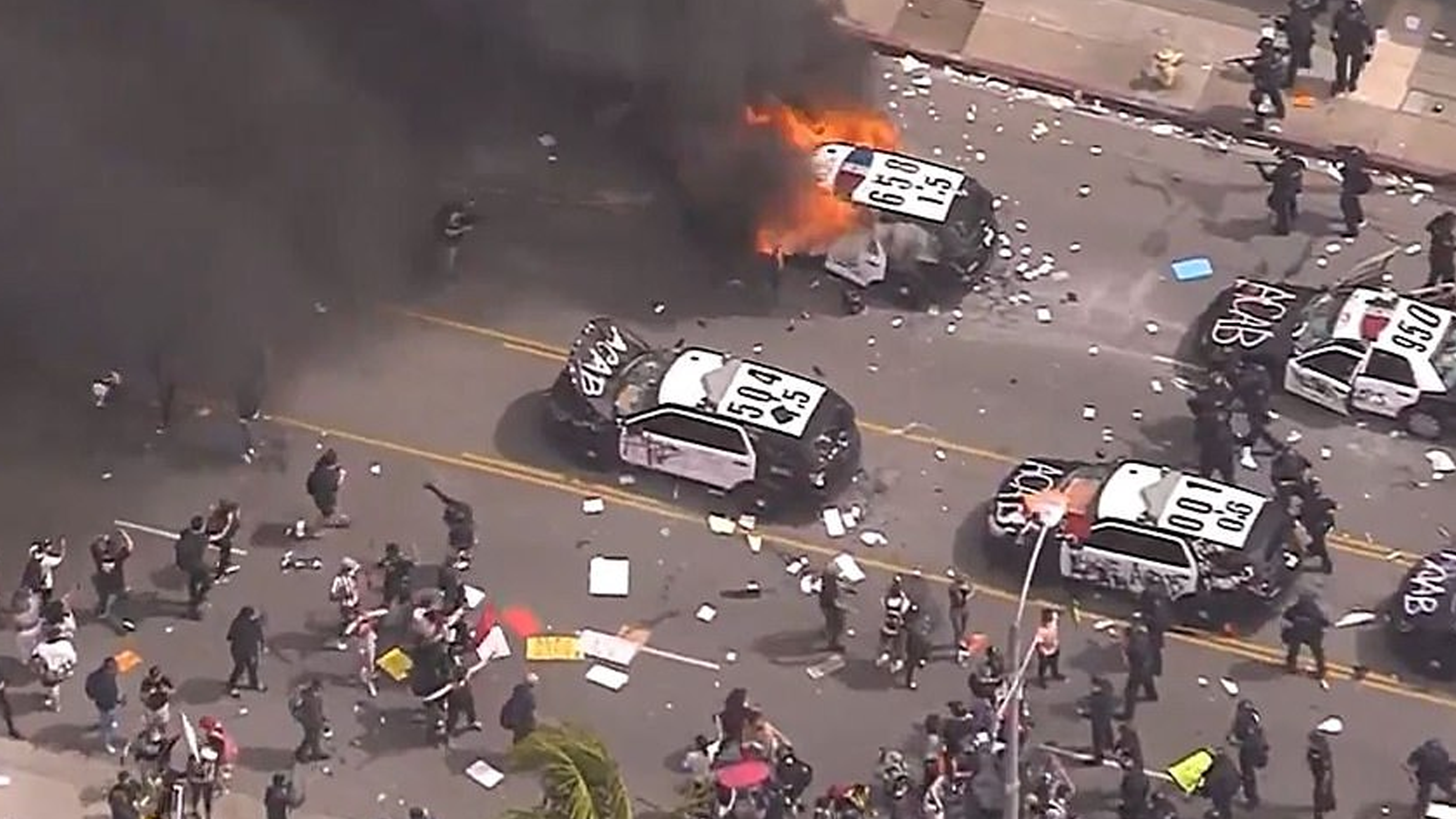 暴动者攻占警察局，直接点火烧毁，美国明尼苏达州不断冲突升级