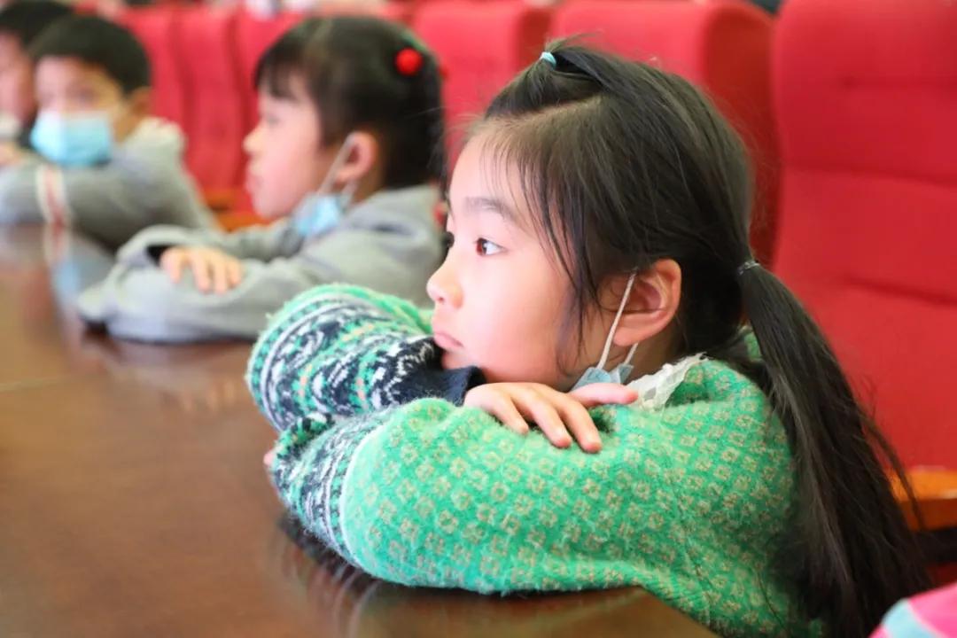 学习雷锋好榜样——成都市华阳中学附小开展爱国主义教育序列活动