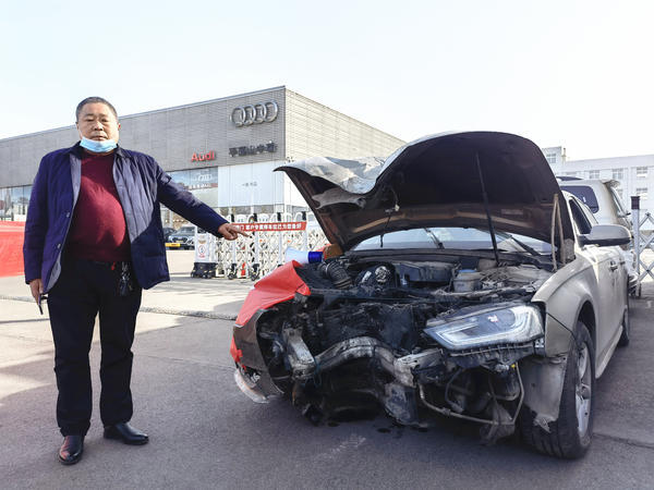 一奥迪车头防撞梁被撞成U字型，安全气囊未打开，4S店：没达到触发的条件