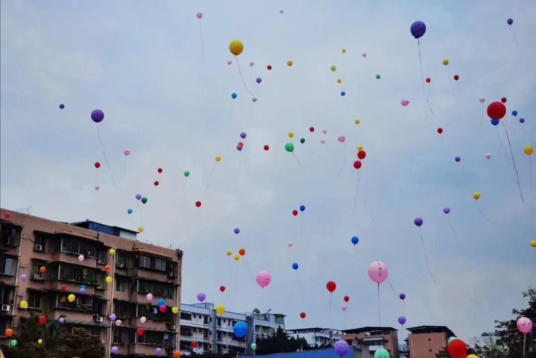 十八而志 大任始承——天府新区职业学校成人礼暨高考誓师大会