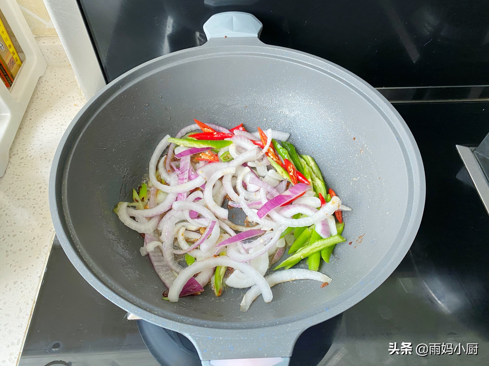 香辣魷魚的家常做法，簡單快手又下飯，麻辣香鮮秒殺路邊攤