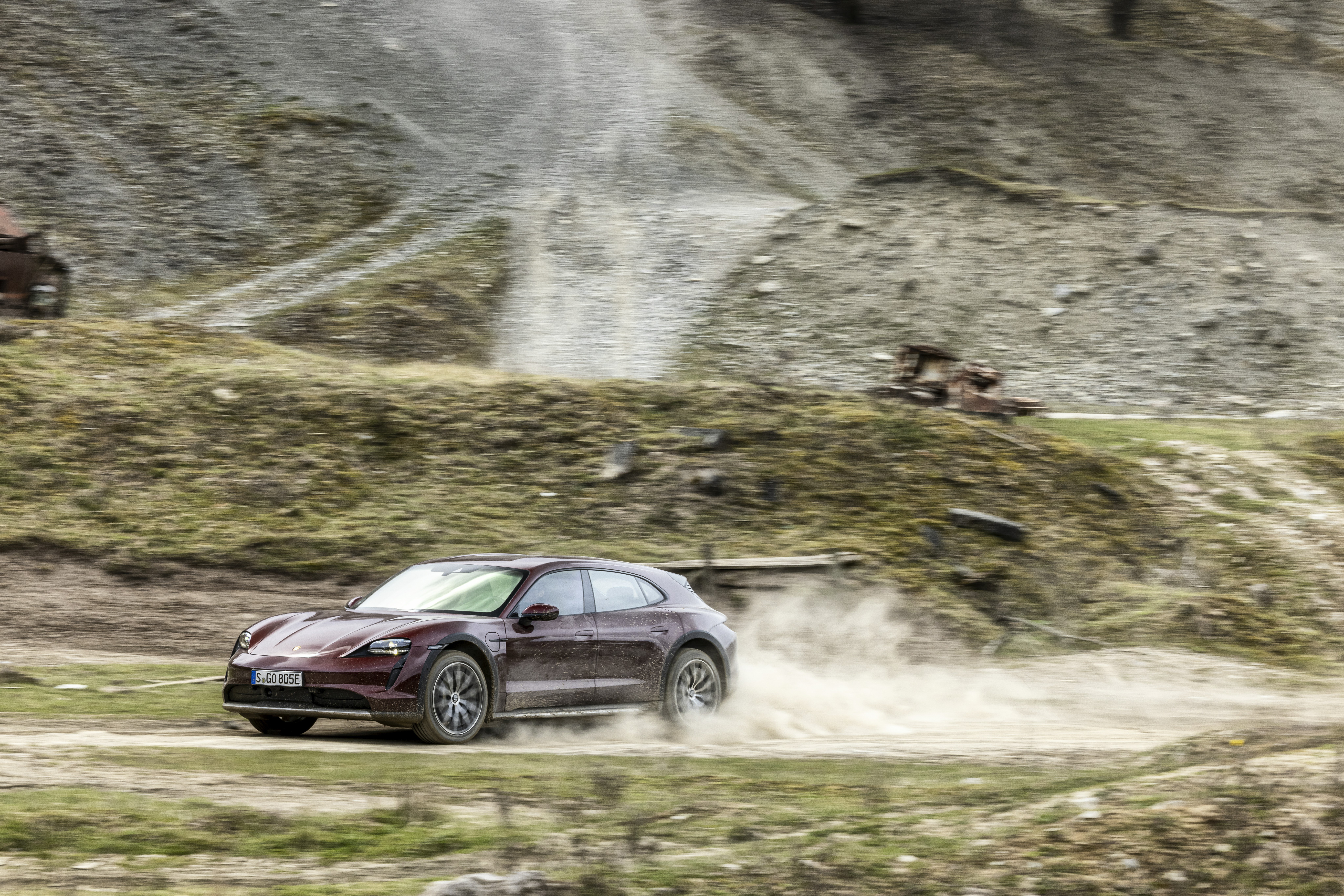 纯电双雄Porsche Taycan Cross Turismo VsAudi e-tron GT
