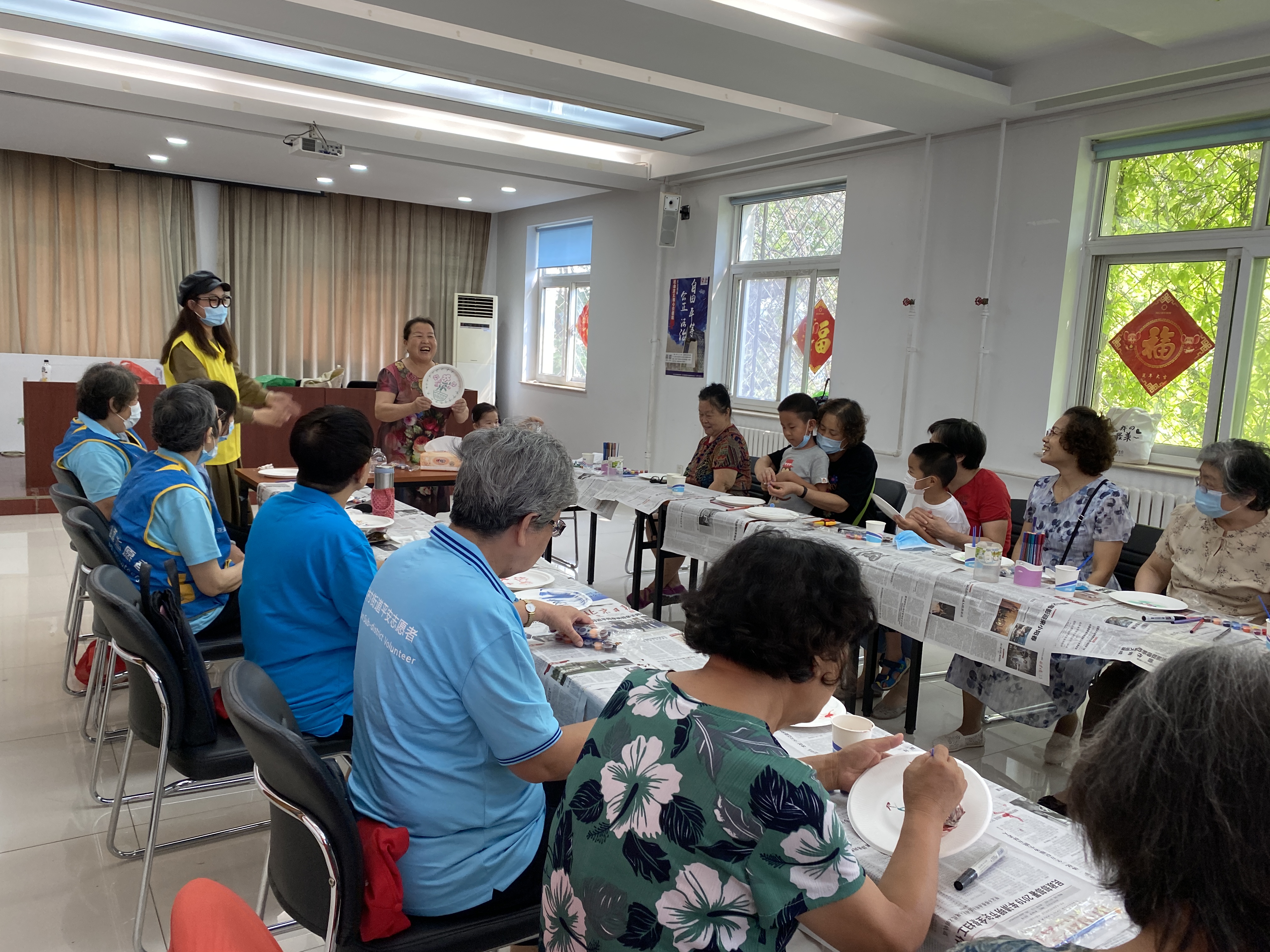 创意纸盘美化环境