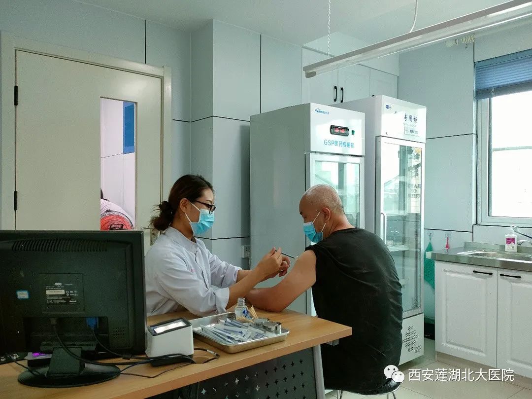 西安莲湖北大医院设立新冠疫苗临时接种点 全力推进疫苗接种