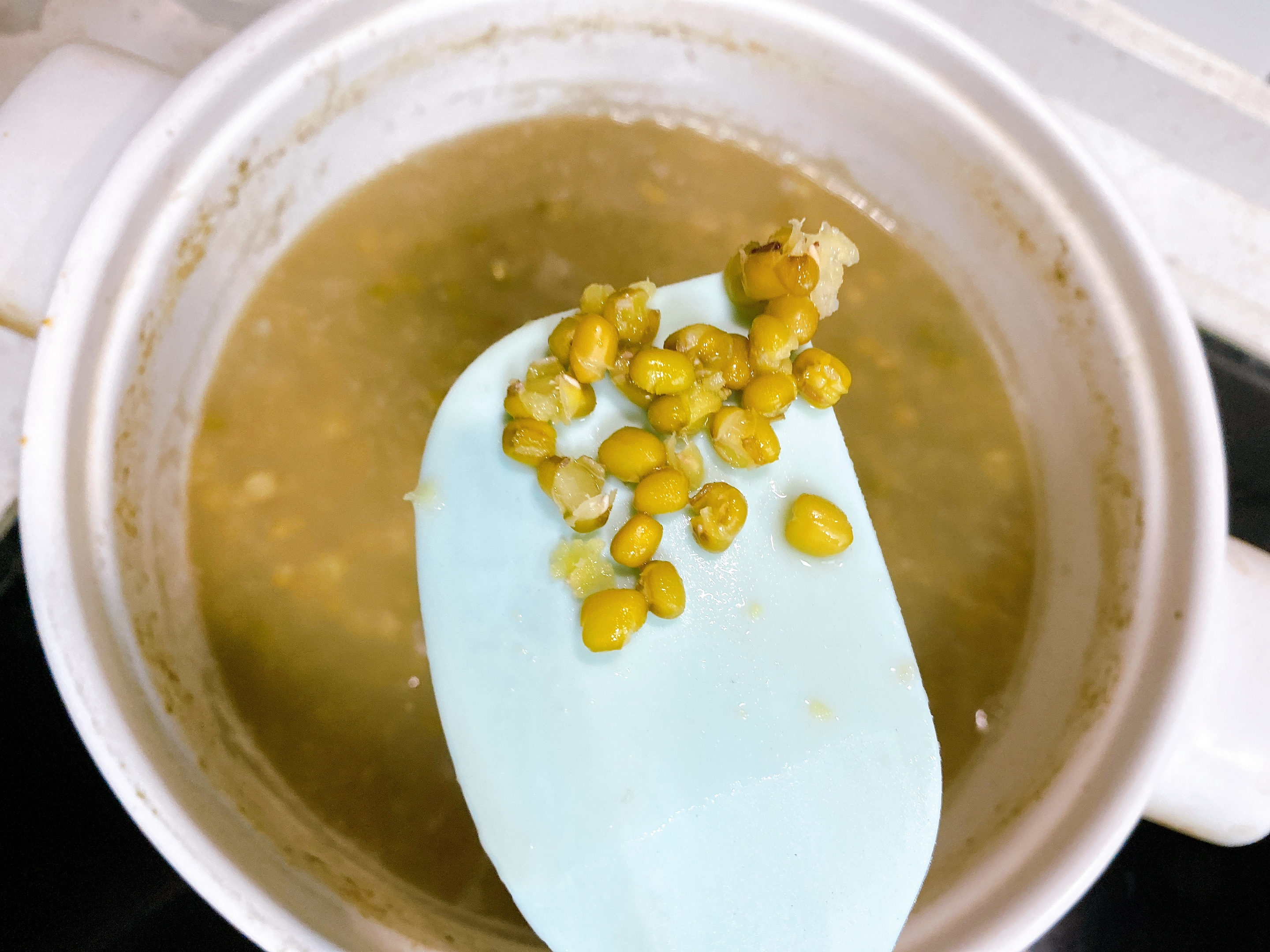 冰凉解暑的绿豆雪糕，自己在家做，香甜细腻无冰碴，小时候的味道