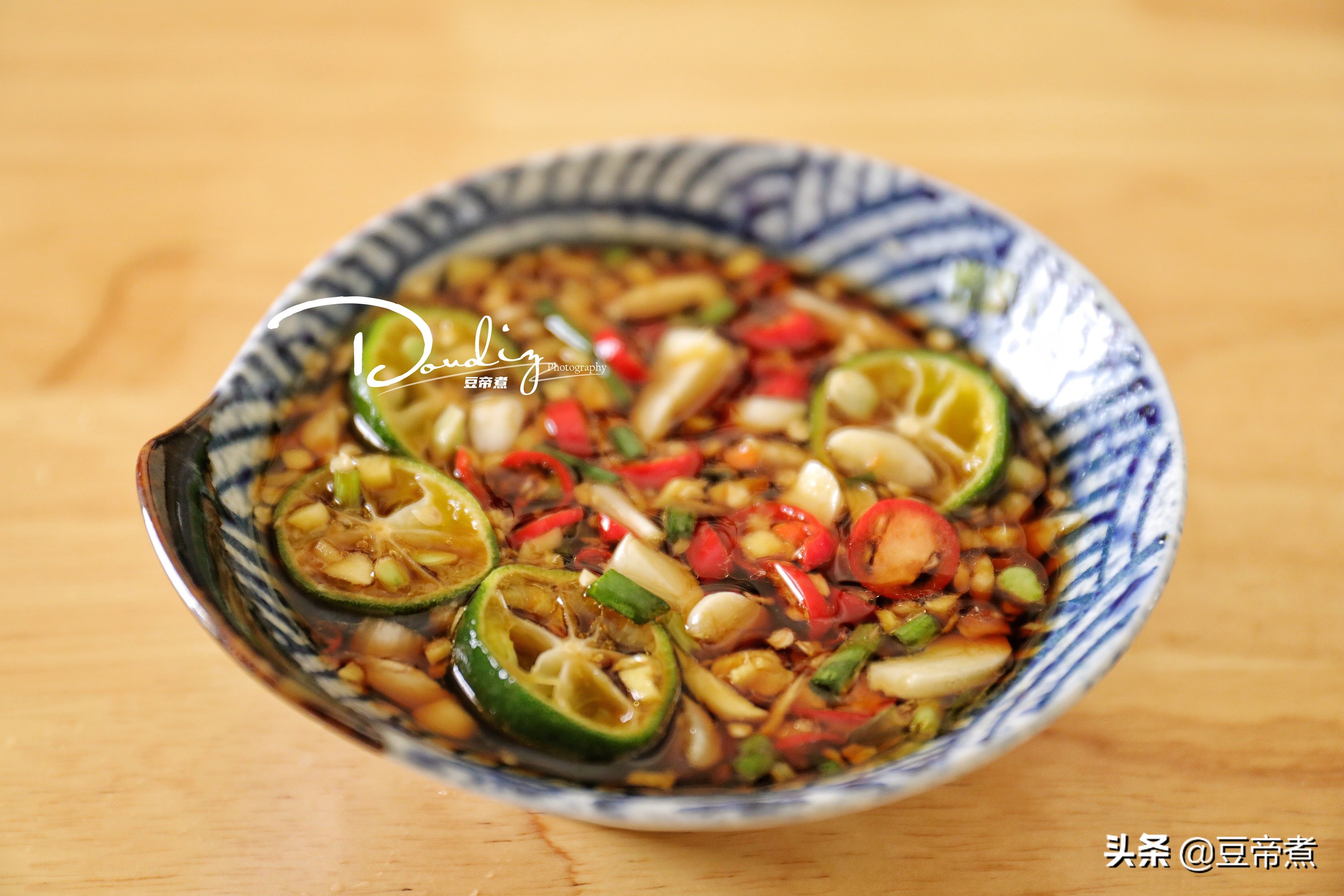 跟着海南厨友做鸡汤，汤清肉嫩好好吃，诀窍在于此两种水果上