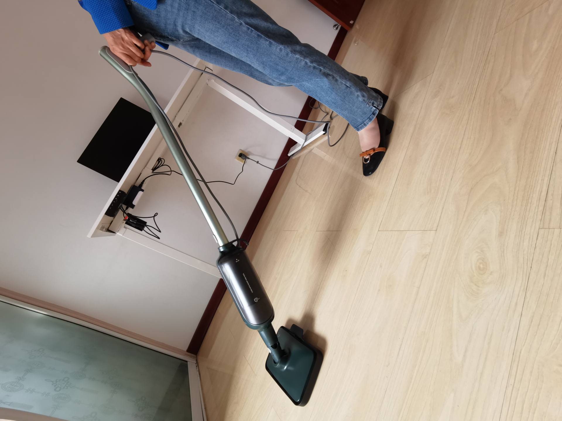 地板洁净无菌，宝宝安心妈妈放心，大宇抑菌蒸汽拖把缔造健康的家