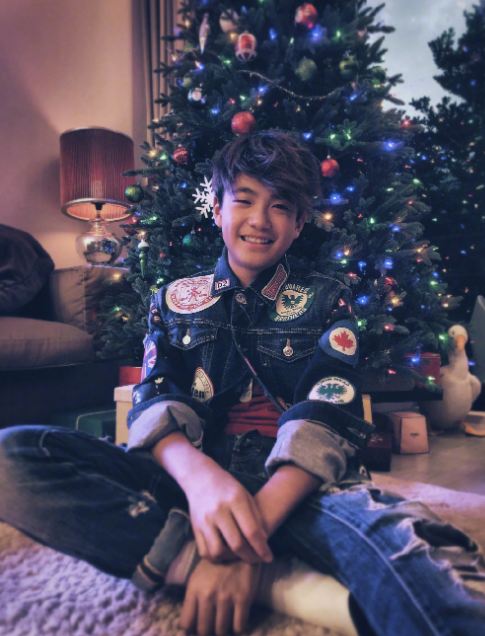 曹格老婆久违晒女儿，Grace躲妈妈身后甜笑抢镜，漂亮又有气质