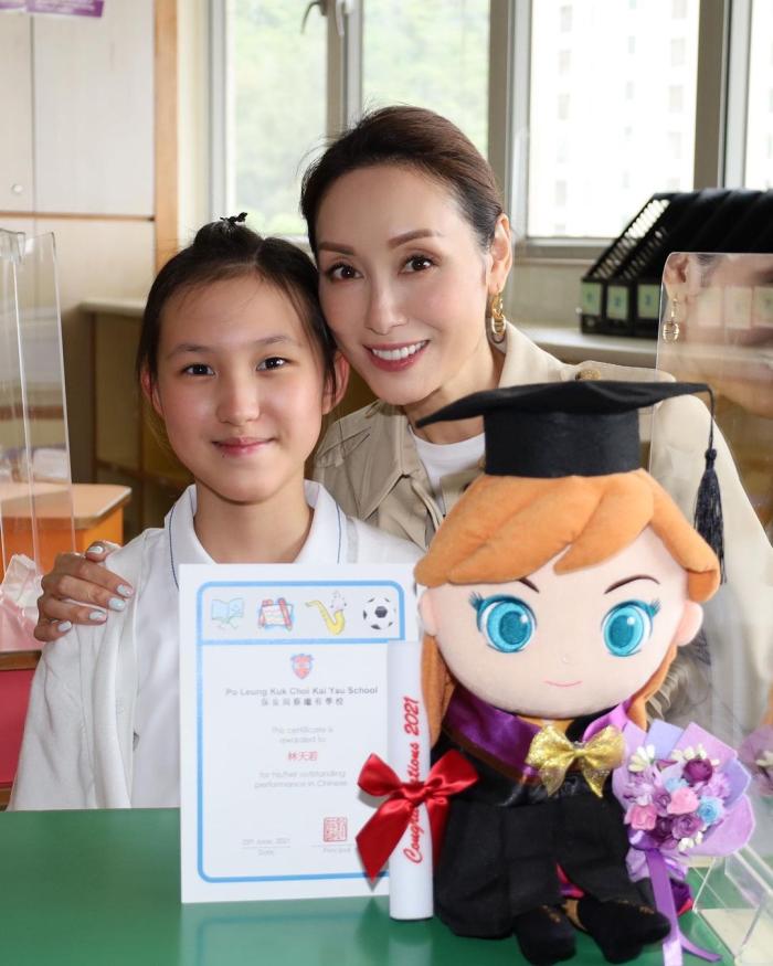 郭可盈女儿升中学，津津成绩优异当班长，弟媳熊黛林看重女儿教育