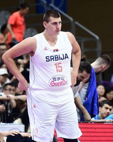 NBA顶级中锋约基奇，选秀顺位只有41，经理们当年