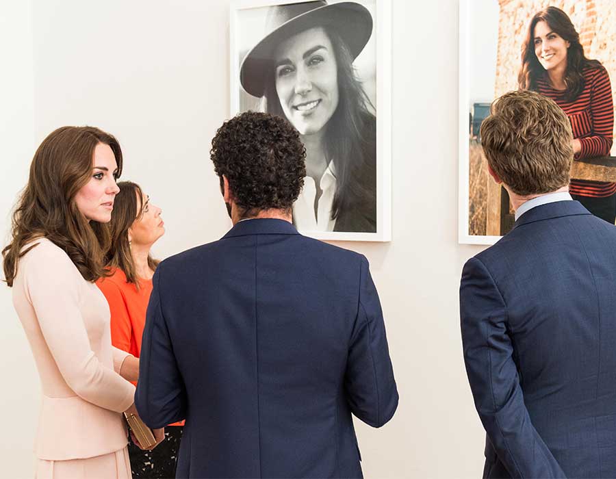 敬业的凯特工作中有趣、感人、甚至尴尬的瞬间