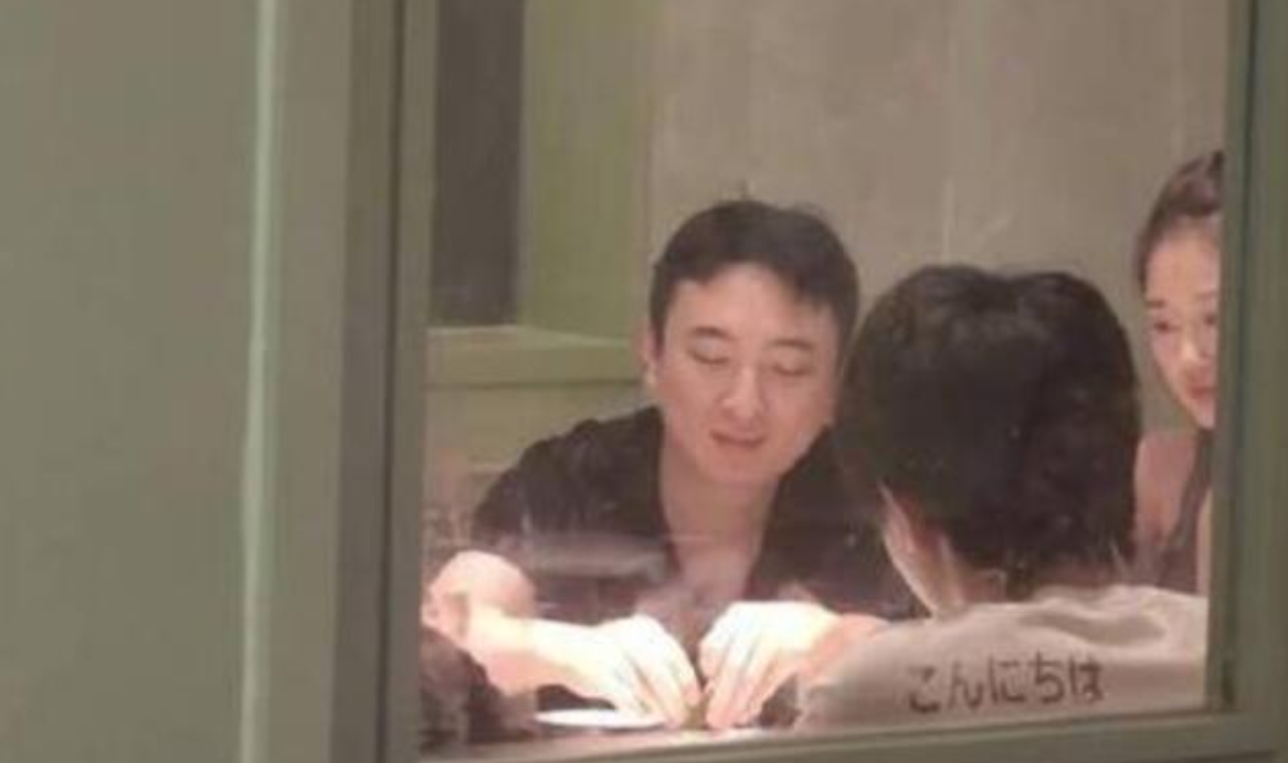 孙一宁借生日直播，不料网络太卡美颜滤镜失效，真实颜值差距大