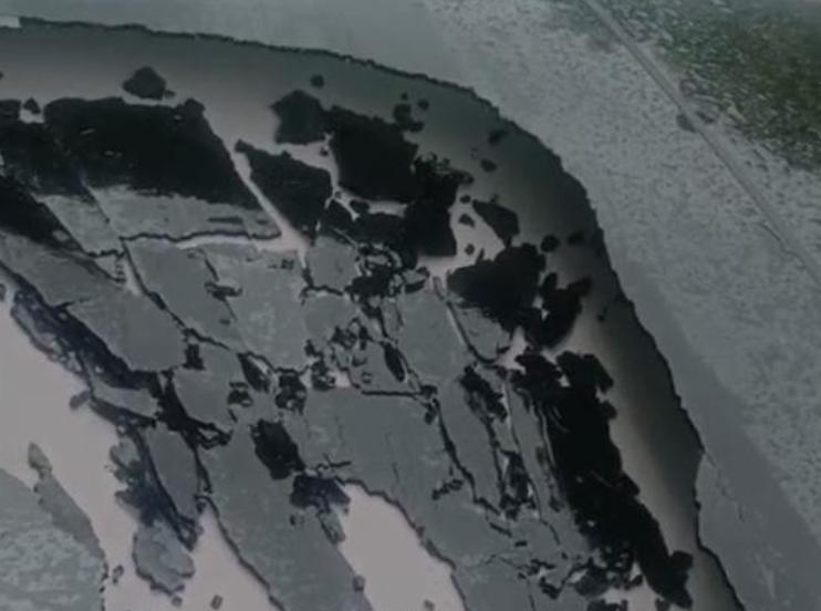 The BMW X1 sunroof automatically breaks, which may be caused by two