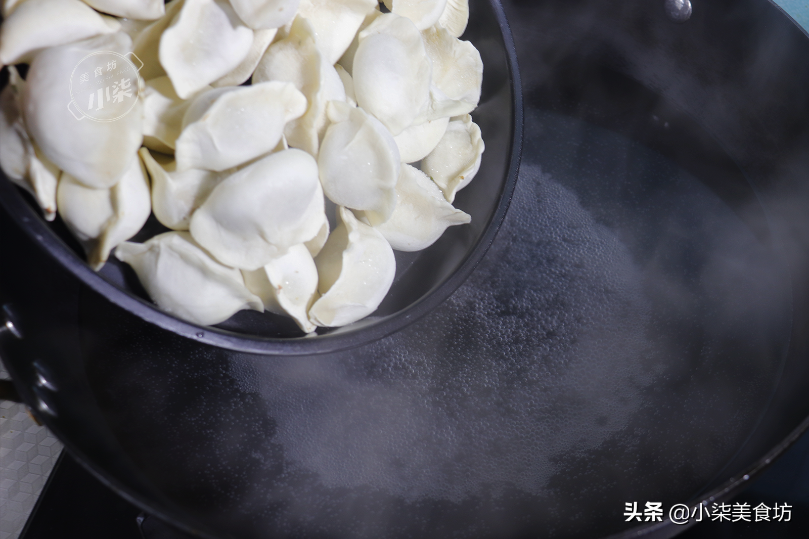 煮速凍餃子，用冷水和開水都不對，教你一招，餃子不破皮不露餡