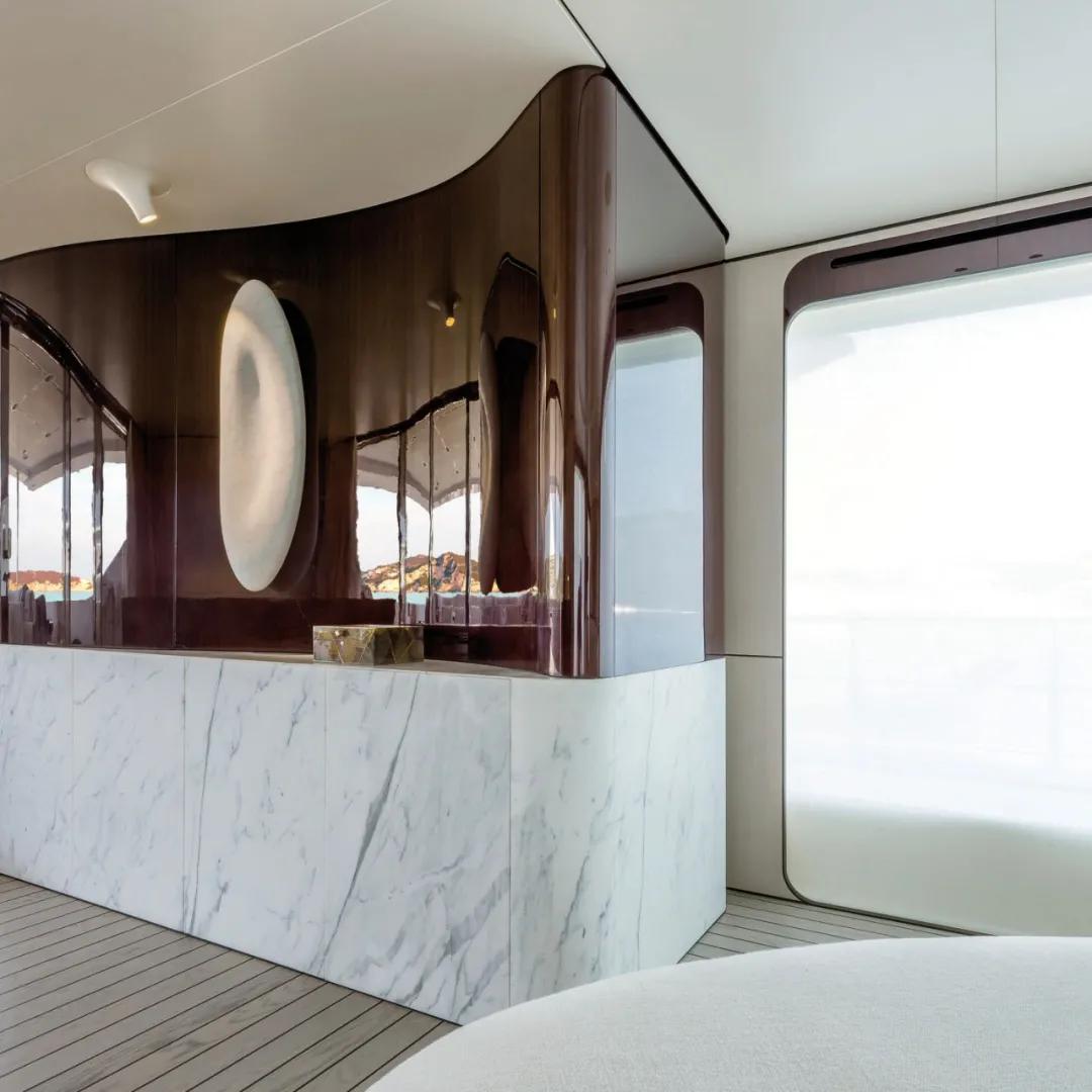 35米长的阿兹慕超级游艇，演绎着时代艺术风格与空间的设计杰作