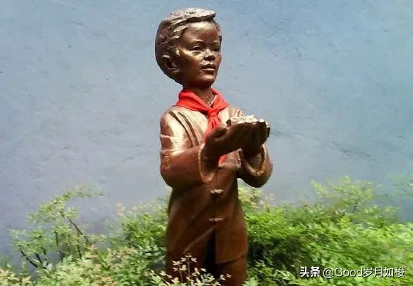 智勇双全的小萝卜头，在狱中传递情报，最后却