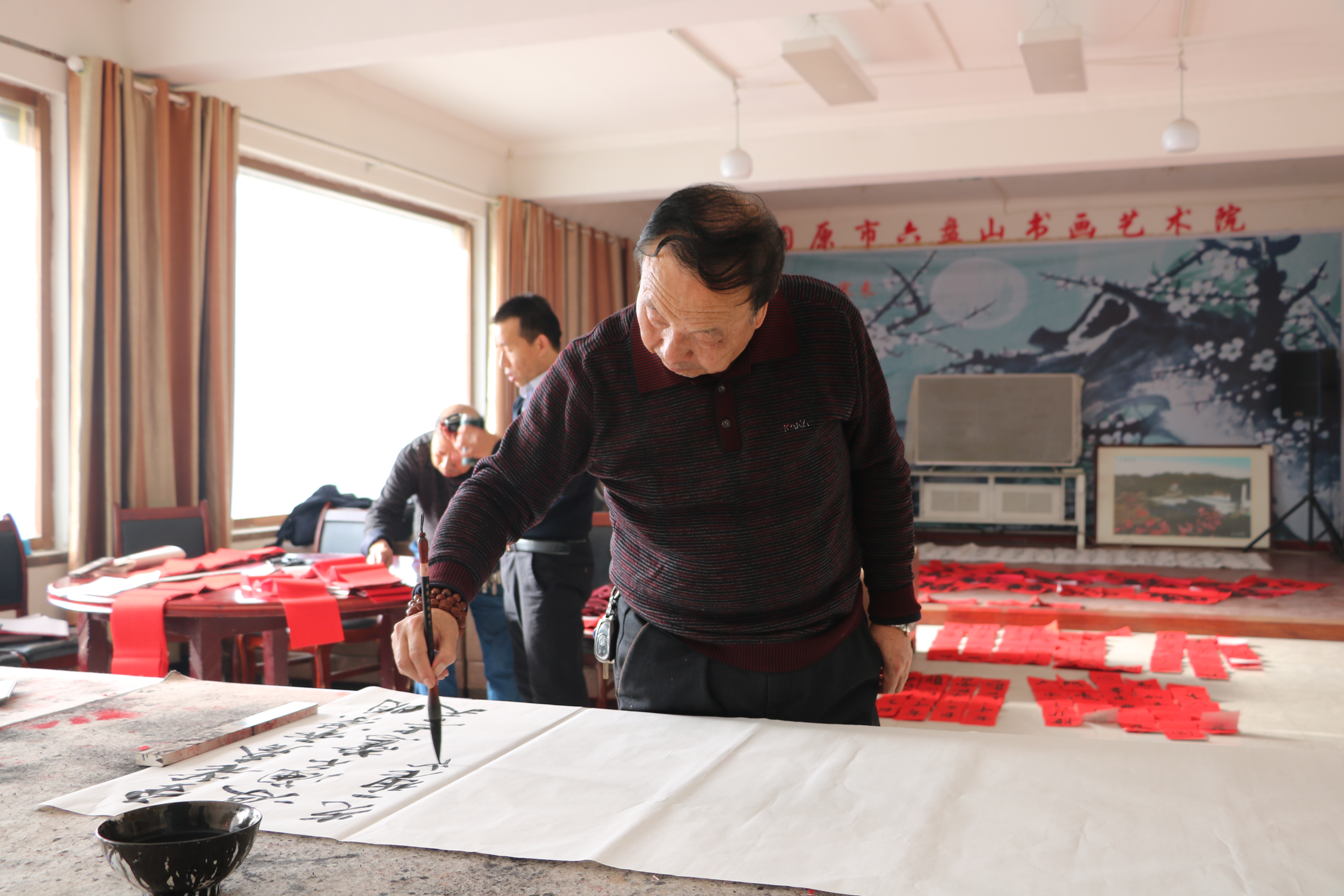 宁夏固原六盘山书画院邀请书画名家挥毫泼墨展风釆