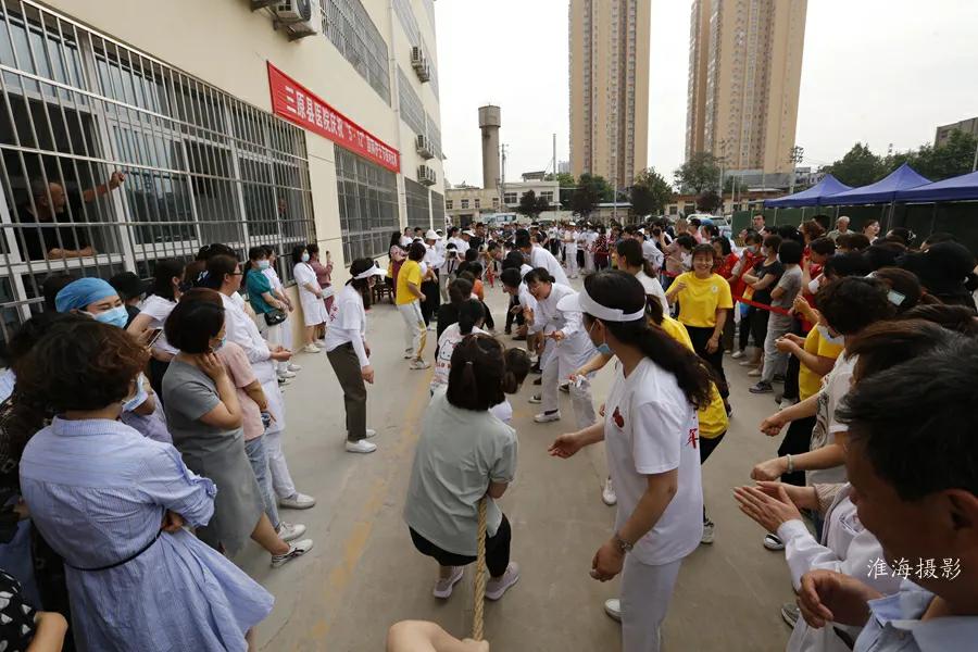 三原县医院庆祝“5.12”国际护士节拔河比赛