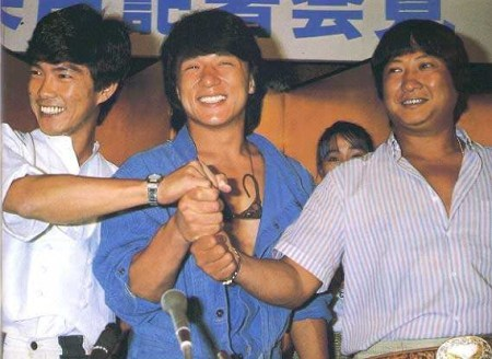 洪金宝力捧、成龙自叹不如，元彪为何还要在当红之年退出娱乐圈？