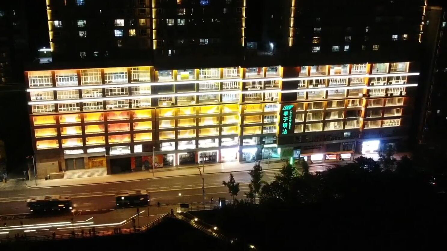 重庆独此一家，把轨道车站打造成旅游景点，来看李子坝的发家史