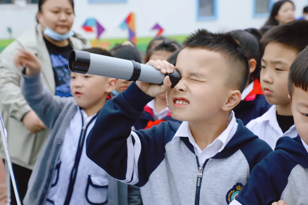 科技逐梦，创想未来——天府新区华中附小首届科技节闭幕式