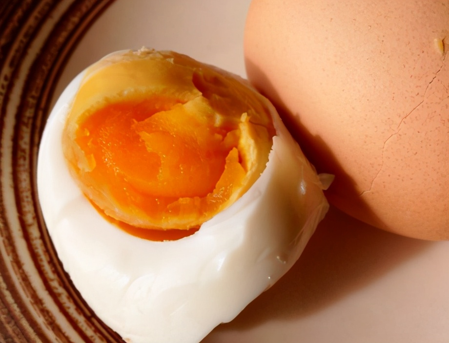 图片[1]-咸鸡蛋的做法步骤图 鸡蛋个个流油还咸香-起舞食谱网