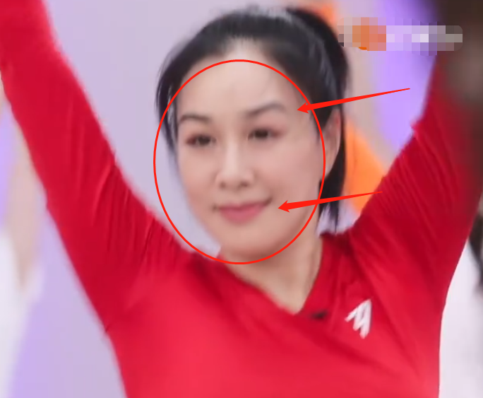 姐姐们都带妆练舞，只有吴昕与众不同，这么真实的昕姐我pick了