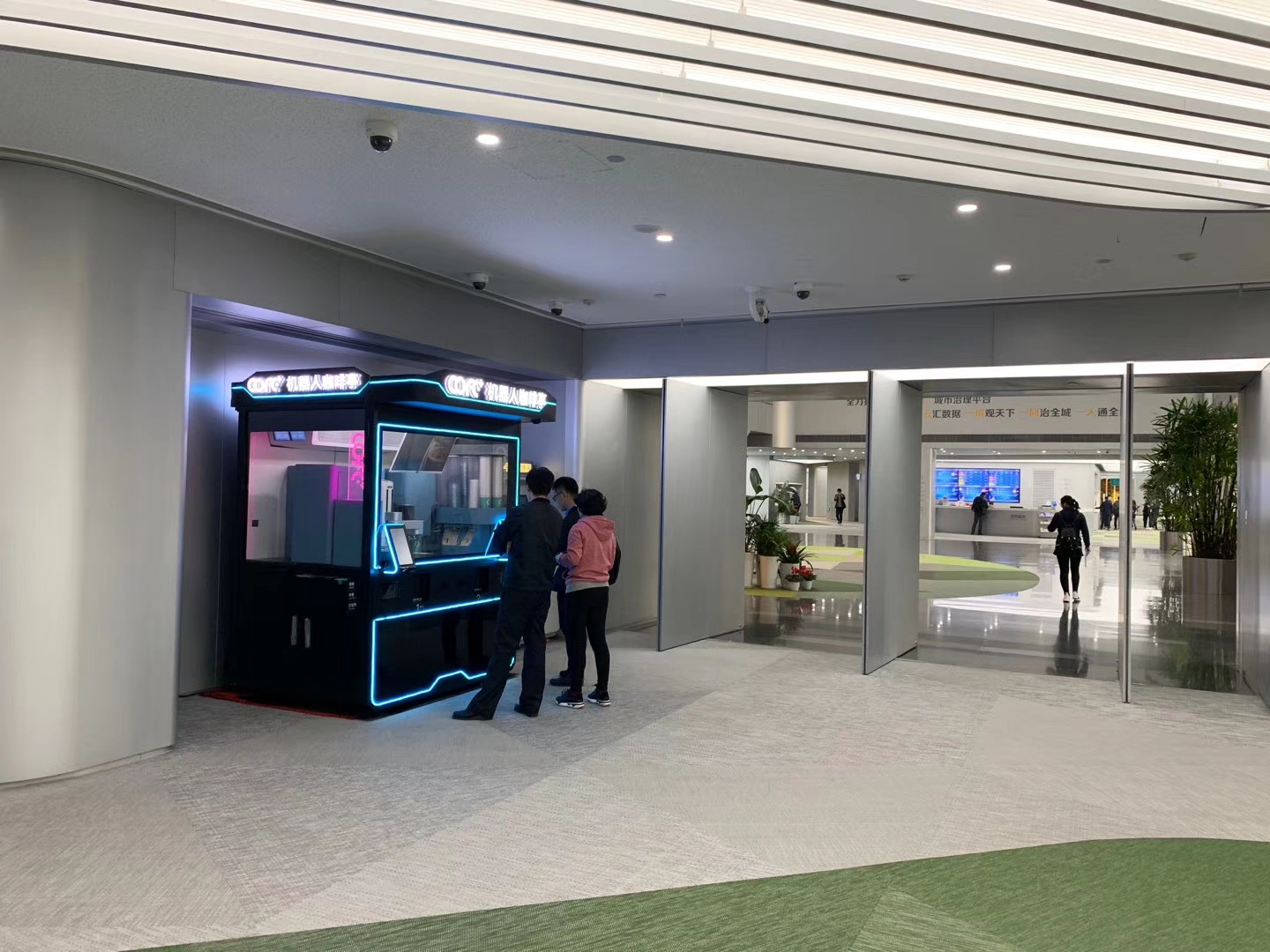 连咖啡关闭全部门店，实体经济怎么了？