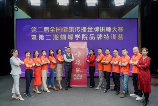 赣县一医生北京出差勇救路人的感人事迹在线上线下广为传颂