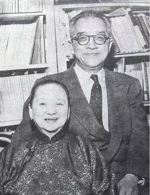 胡适结婚爱上伴娘，伴娘怀孕分手，死后守胡必过路口，想再看一眼