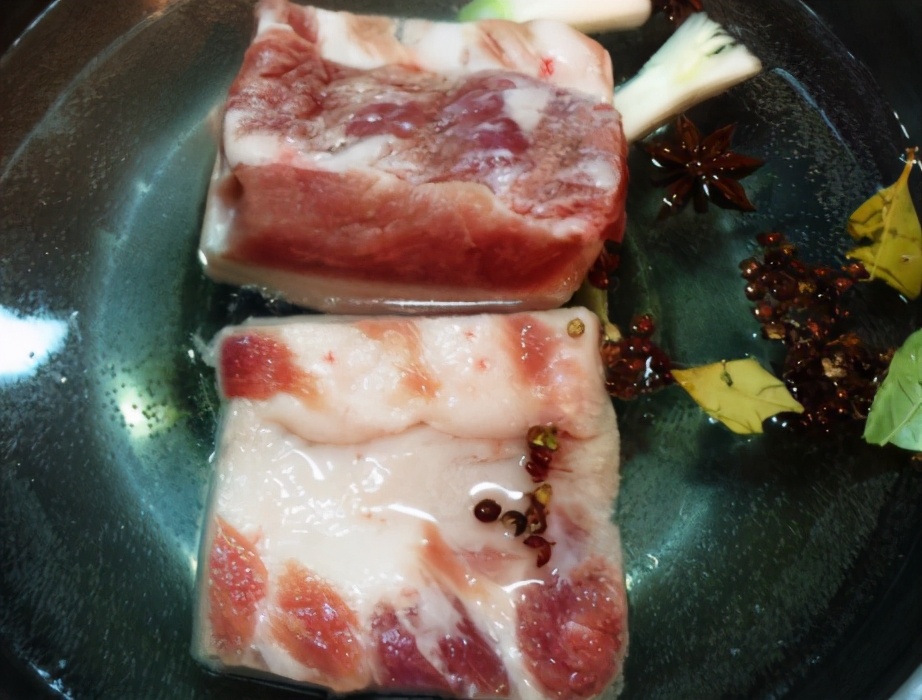 图片[2]-回锅肉的做法步骤图 鲜嫩更入味-起舞食谱网