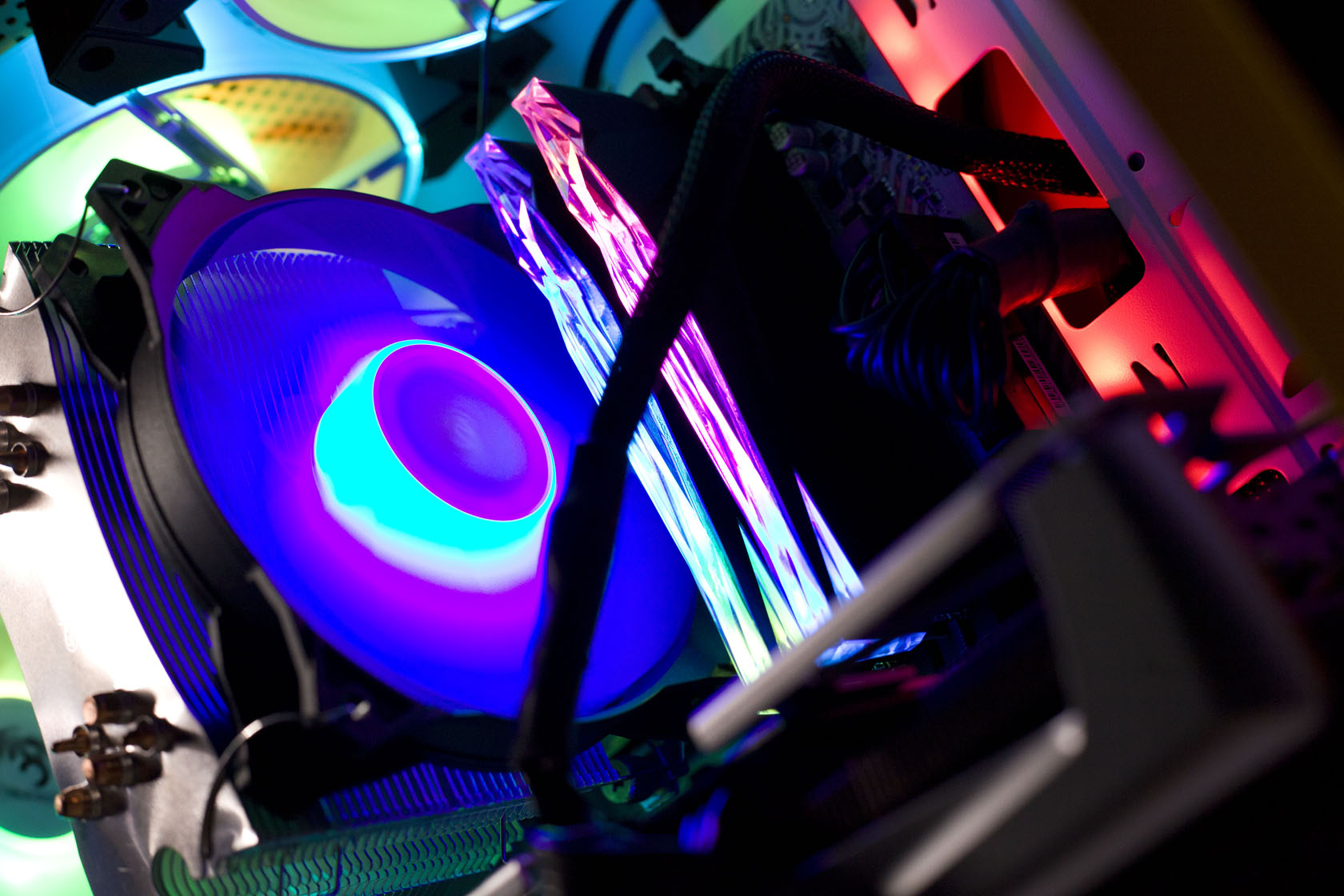 MATX机箱已成主流？爱国者YOGO M2打造桌面小钢炮