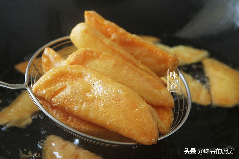 紅薯別再烤著吃了，這樣做成零食，金黃酥脆又好吃，真後悔做少了