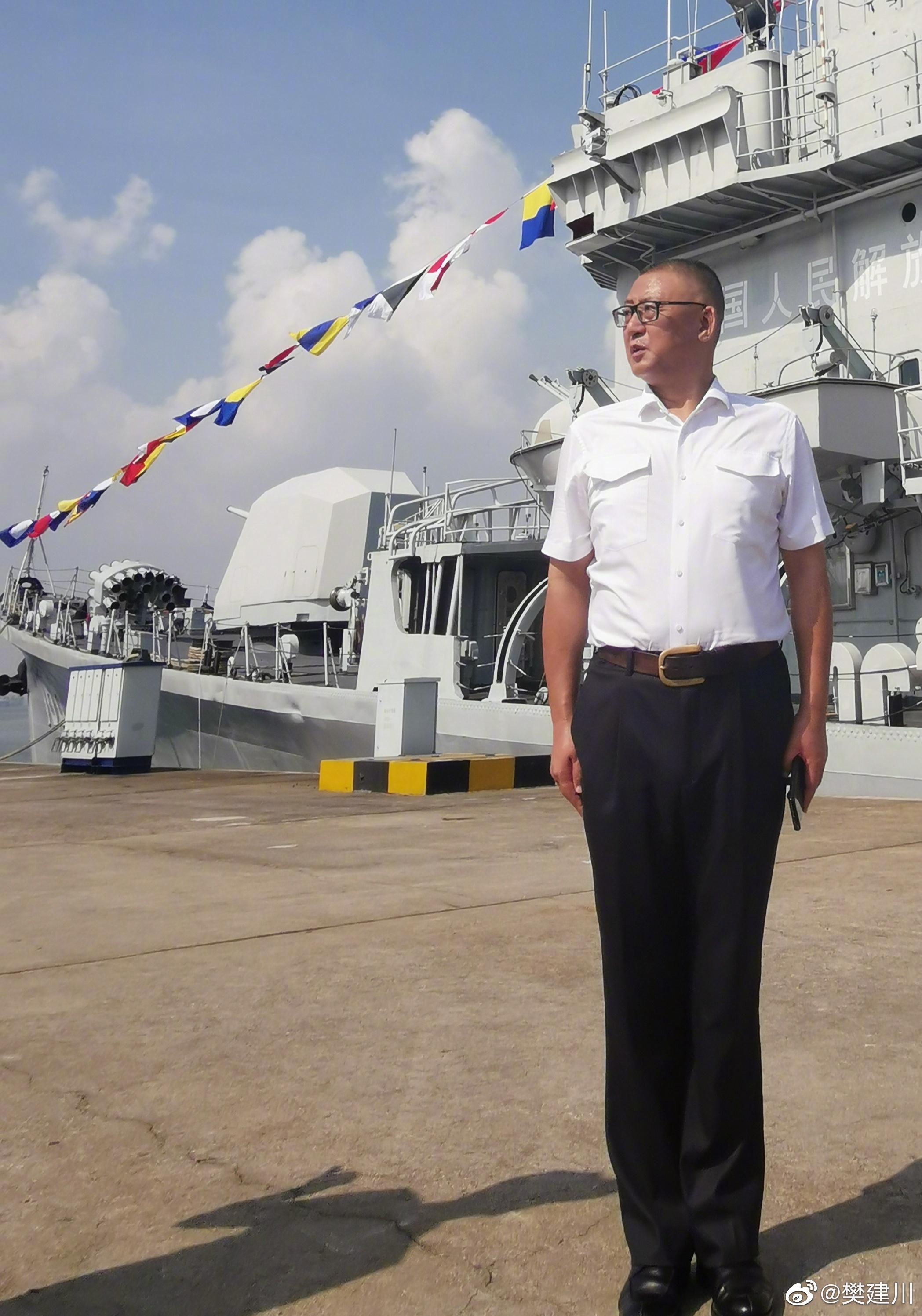 退役珠海舰前往重庆，长江沿线居民“护航”，暂时无法对外开放