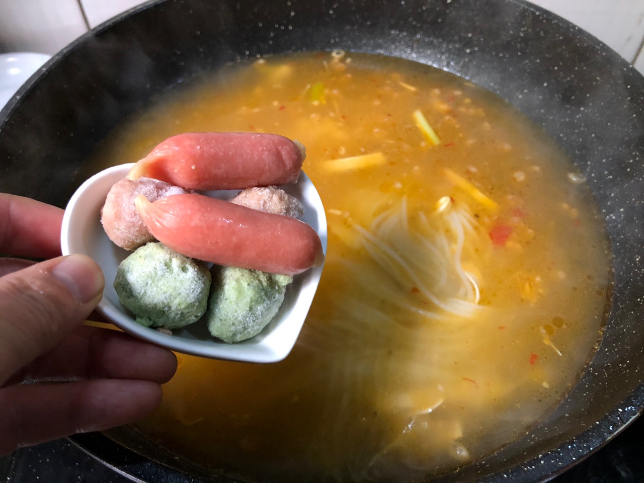 Casserole rice noodles can be done in 10 minutes, delicious and healthy, spicy and delicious than addictive