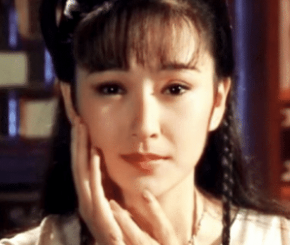 她名声不输赵雅芝，被称为“台湾第一美女”，