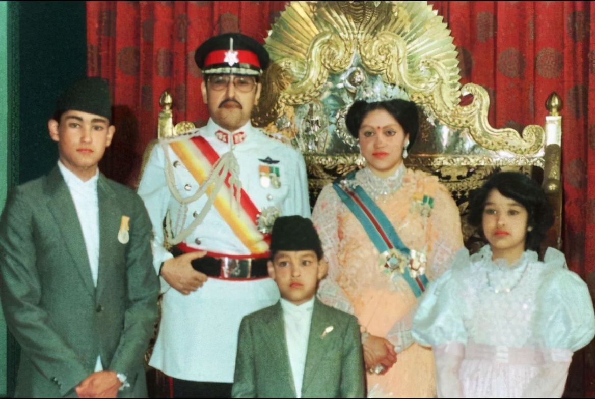 尼泊尔王室灭门惨案震惊世界王储为真爱枪杀全家