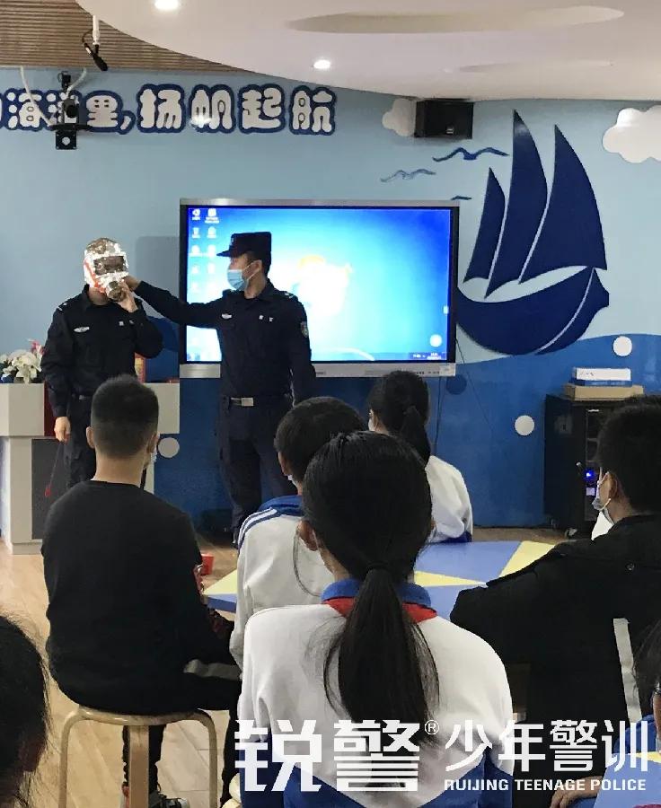 锐警少年警训：消防演练进校园 重视防火助安全