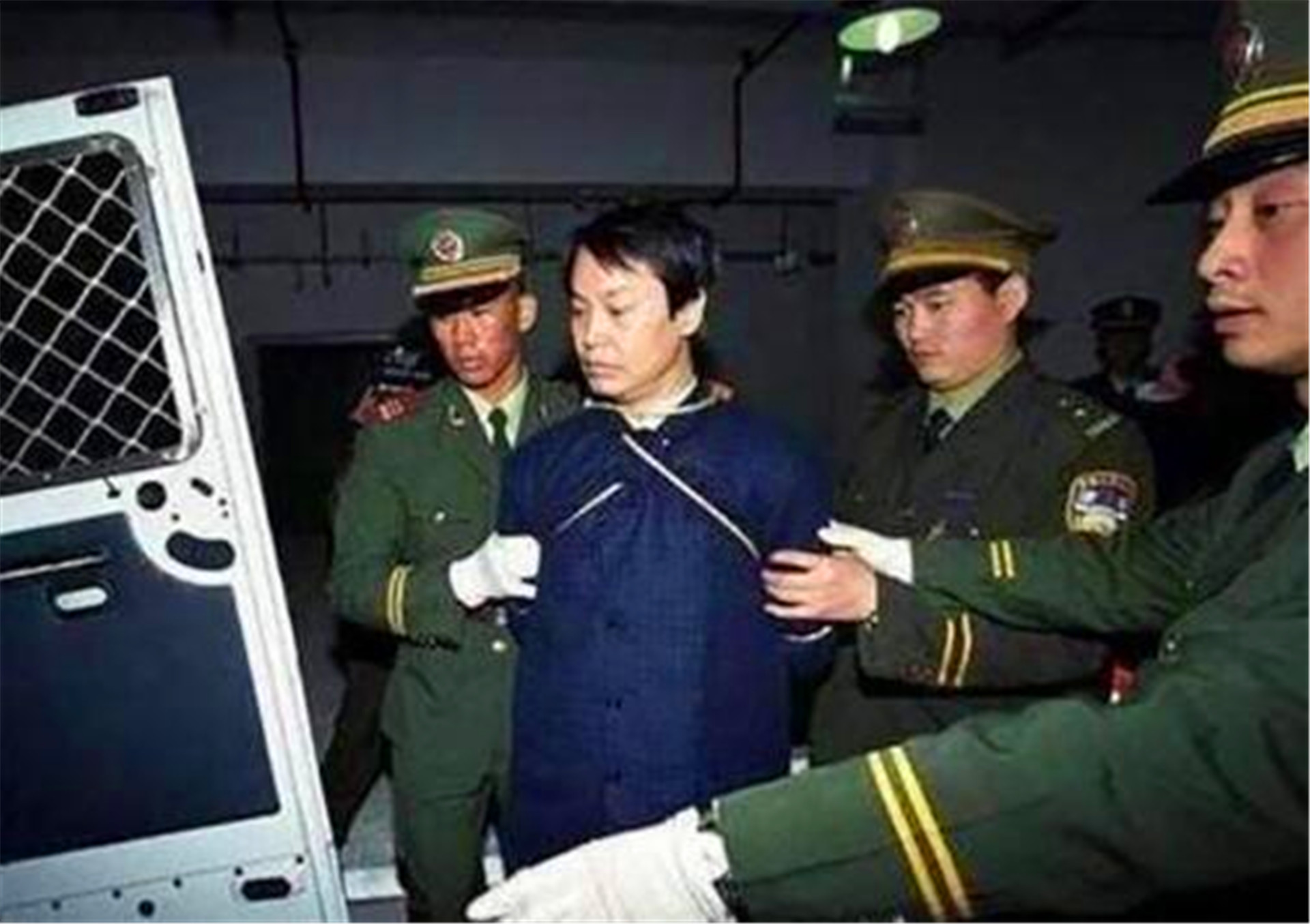 张子强被枪决后，妻子带着20亿跑到泰国，日子过得有滋有味