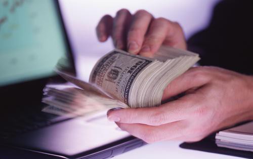 全国靠自媒体生活的超过两亿，这是企业招不到人的原因，比打工强