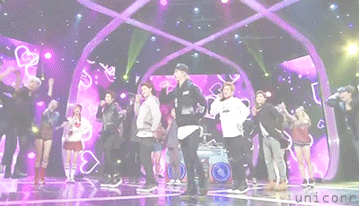 韩国男星脚踩19cm高跟鞋跳舞，男爱豆妖娆起来也没女生什么事了