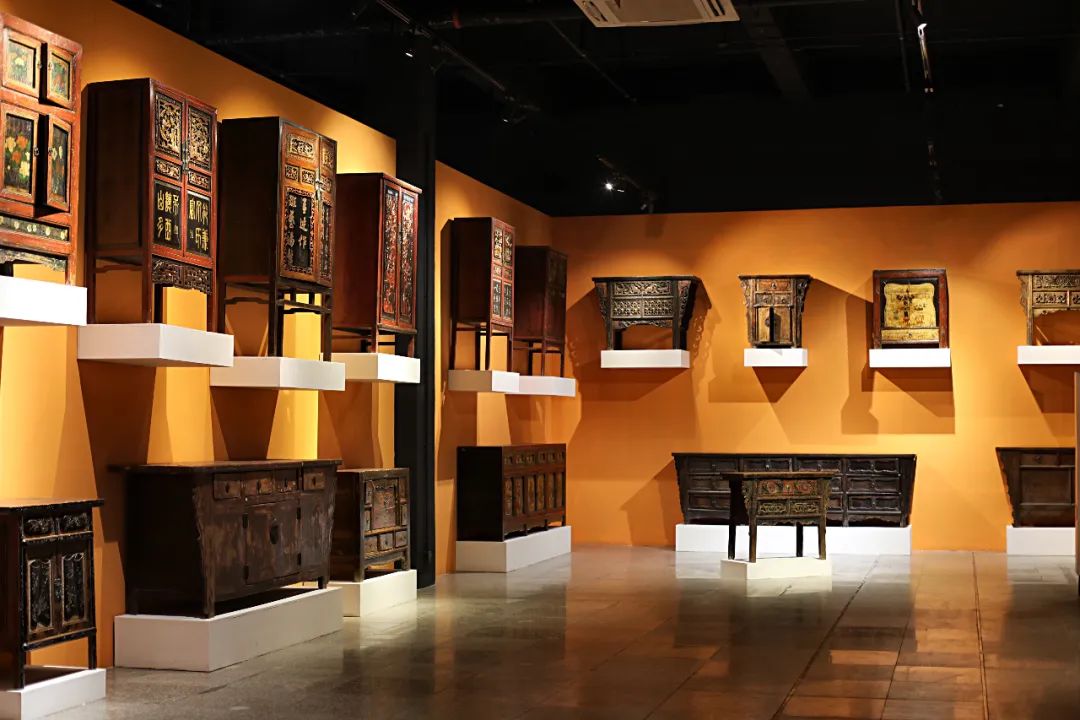 让国人汗颜美国男子在中国收集了10万件古董开了个博物馆