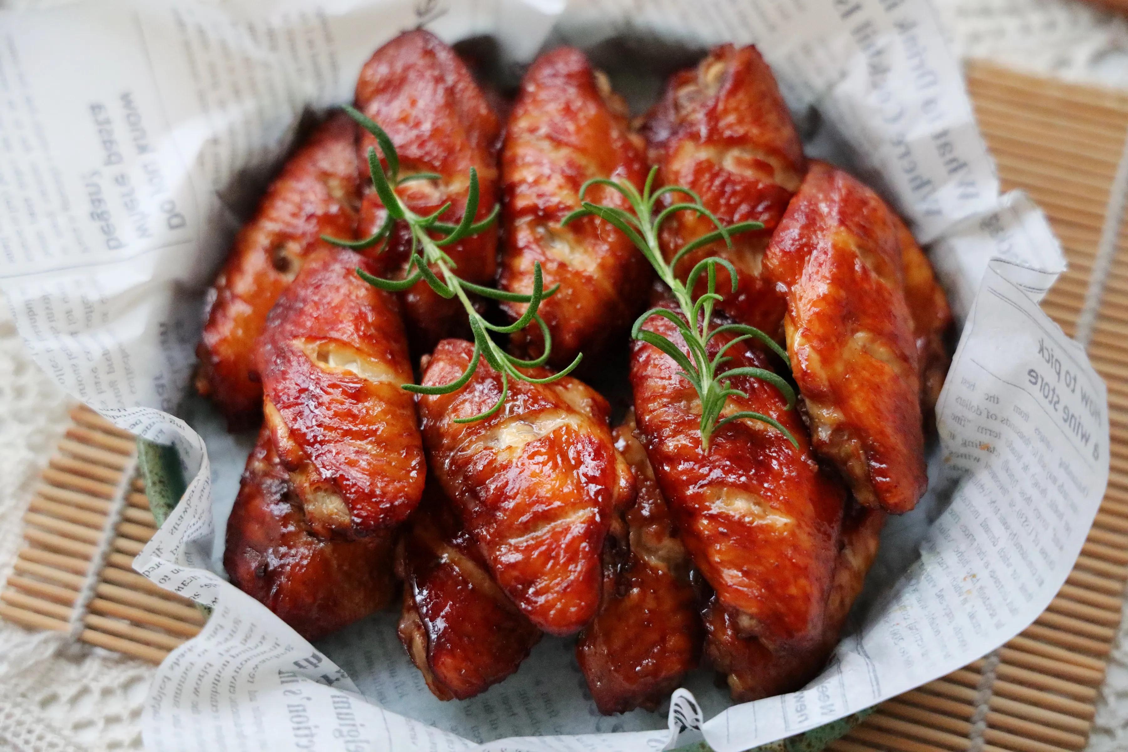 秋天，一定要试试鸡翅这吃法，比可乐鸡翅好吃更健康，孩子吃嗨了